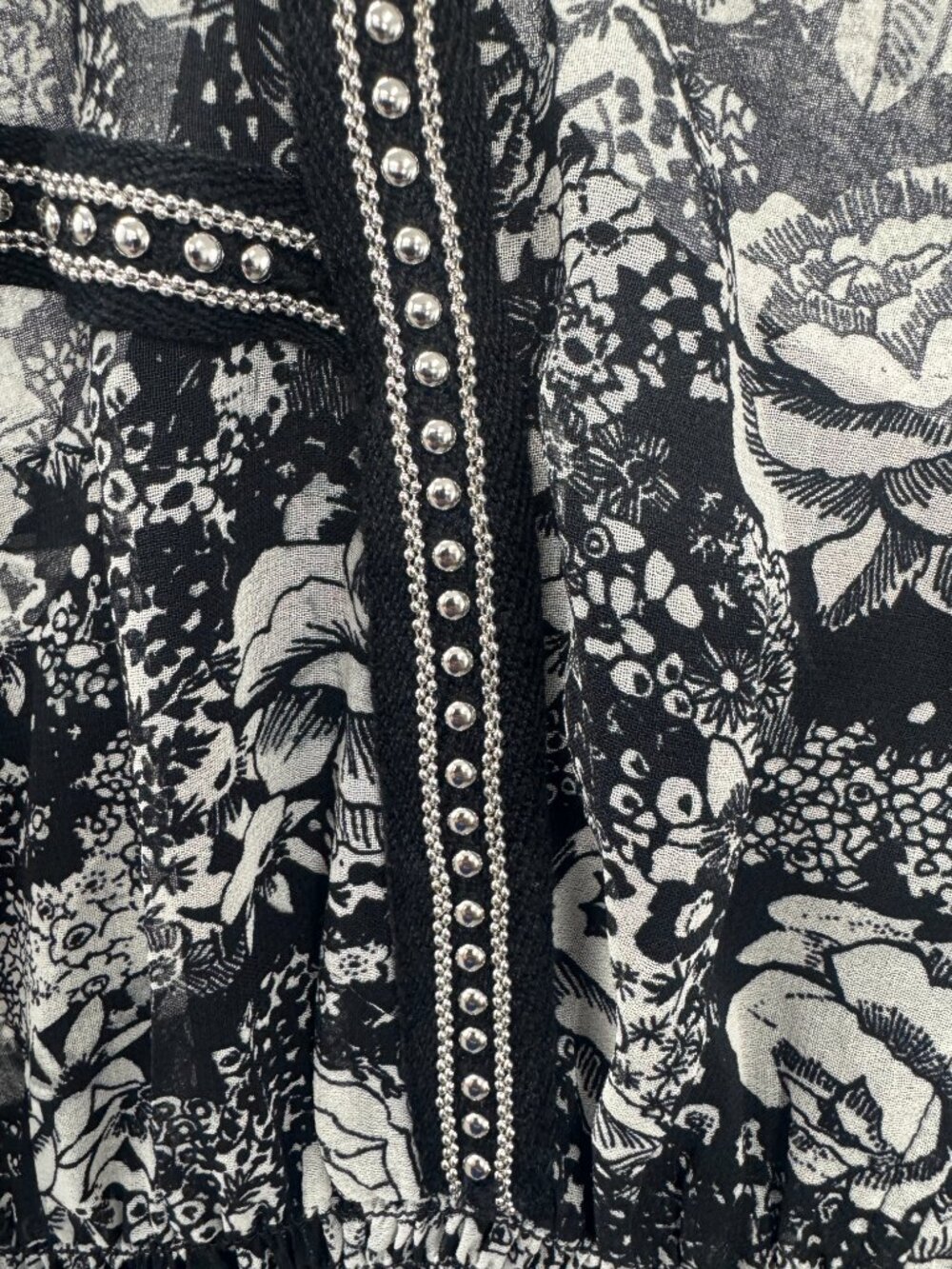 TOPSHOP Floral Stud Trim Mini Dress with stud details Black & White, Size 8 - Picture 8 of 16